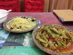 -乡土特色.冷锅鱼.牦牛肉汤锅