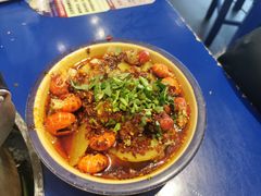 冒龙虾尾-马路边边 传媒大学店