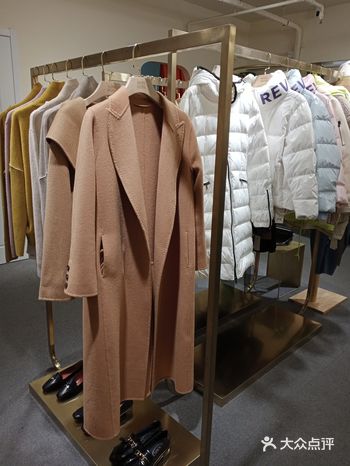 和这个商务楼的服装店比起来，ZARA什么的真的太弱了