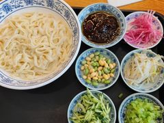 老北京炸酱面-门框胡同百年卤煮(新街口店)