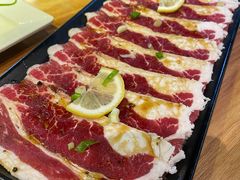 柠檬香草黑椒牛五花-小米烤肉-泥炉炭烤(常营店)
