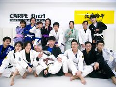 -菠萝格斗巴西柔术训练馆