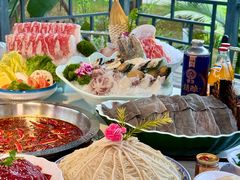 -茅草房·河畔园林火锅