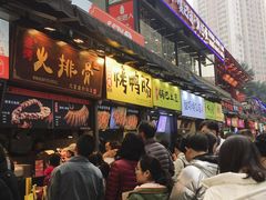 等位区-八一好吃街·高品美食广场