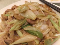 葱爆羊肉-那达慕蒙古风味酒楼