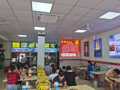 大堂-凤张螺蛳粉·爽口粉(跃进路总店)