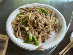 -土砂锅生态山庄·非遗砂锅雅鱼