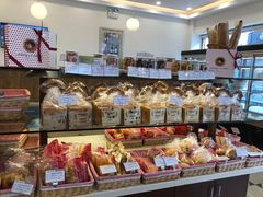 -红宝石·鲜奶小方·海派西点房(南丹店)