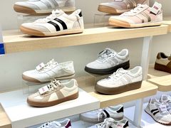 -hotwind热风(中贸广场店)