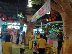 点击看大图 -维佳童话镇演出现场(徐东店)