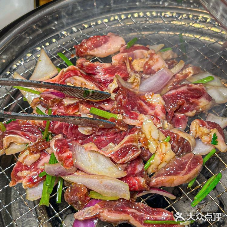 鞍山居民楼下的氛围感烤肉小店！好多新鲜玩意儿