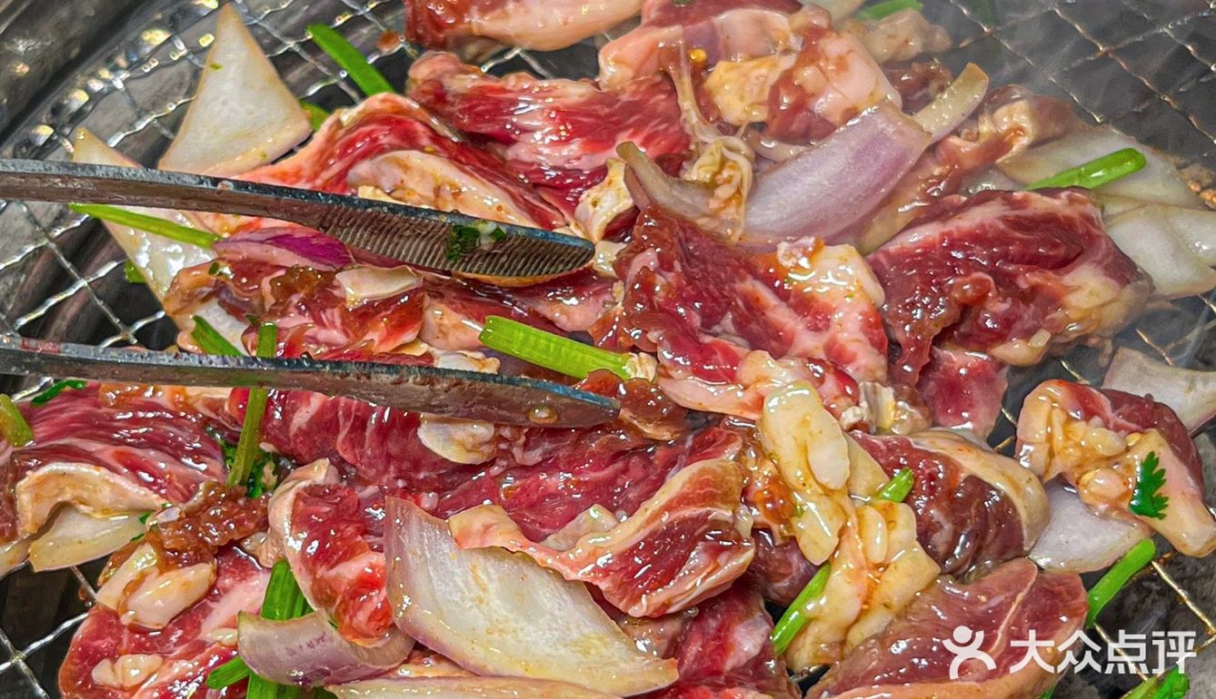 鞍山居民楼下的氛围感烤肉小店！好多新鲜玩意儿