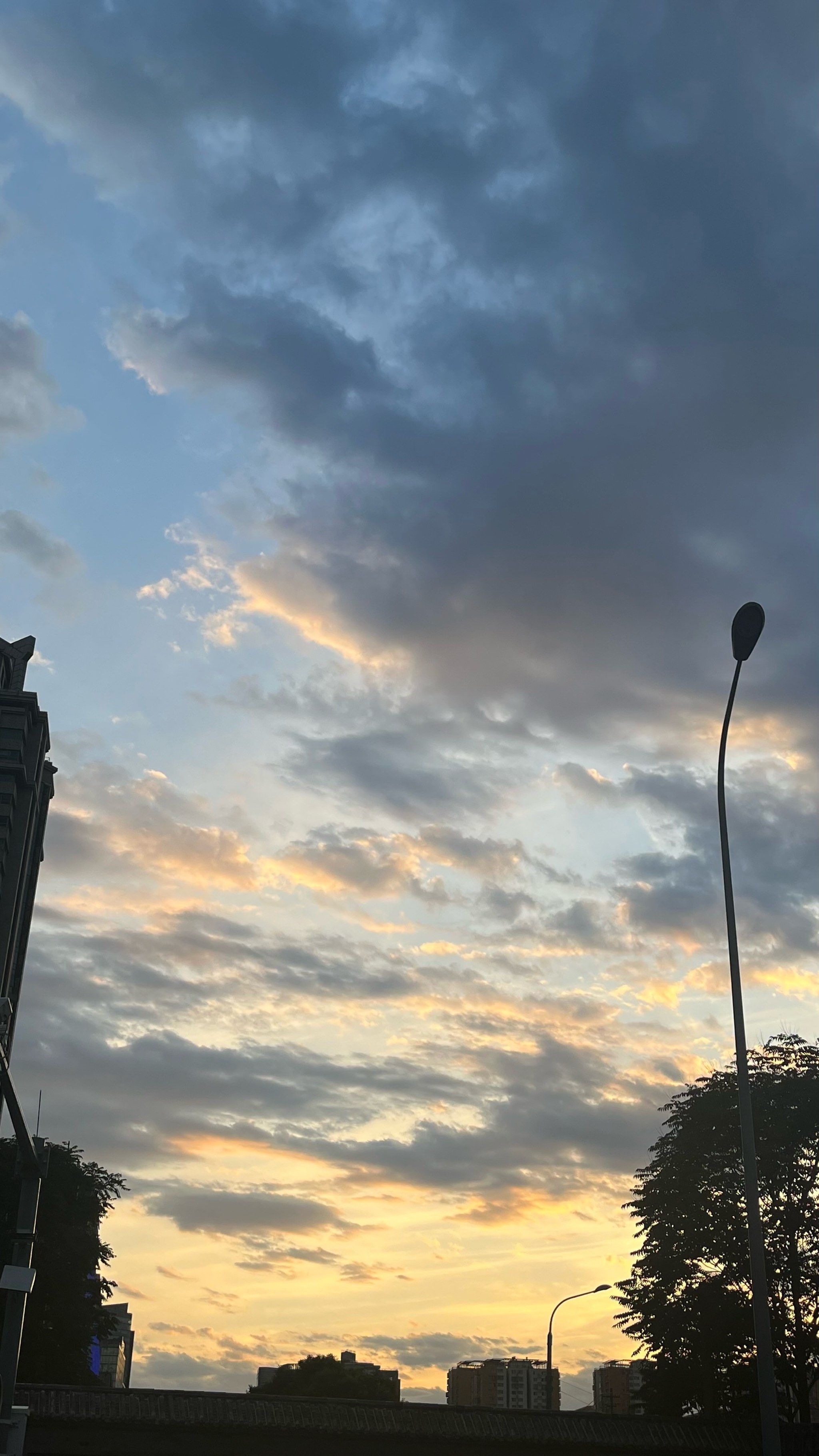 傍晚的天空色彩斑斓