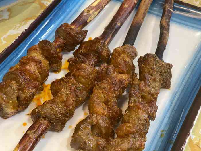 阿吉羊黄面烤肉-"一般新疆凉调饸烙面 太远了以至于躺在.