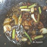 板栗烧牛肉烹饪时加上啤酒味道不摆了