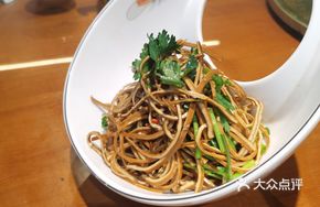 Cilantro Mixed with Beef Tendon and Tofu Skin