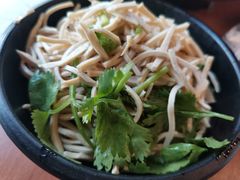 香菜干丝-老妈米线(港龙店)