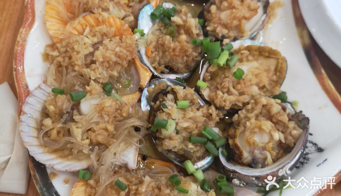 花甲吐沙也不是吐得很干净。龙虾好评！肉超级弹