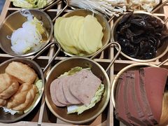-三顾烤庐·烤鱼·烧烤·龙虾(奉贤店)