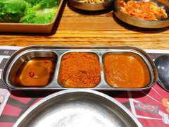 蘸酱碟-青瓦炭韩潮烤肉(花园道店)