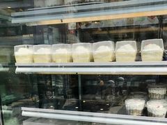 -红宝石·鲜奶小方·海派西点房(南丹店)