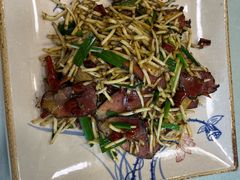 腊肉炒折耳根-梓木山庄