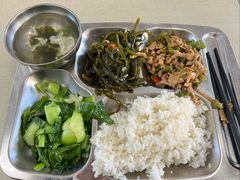 -上汽荣威体验中心(徐汇东安路店)