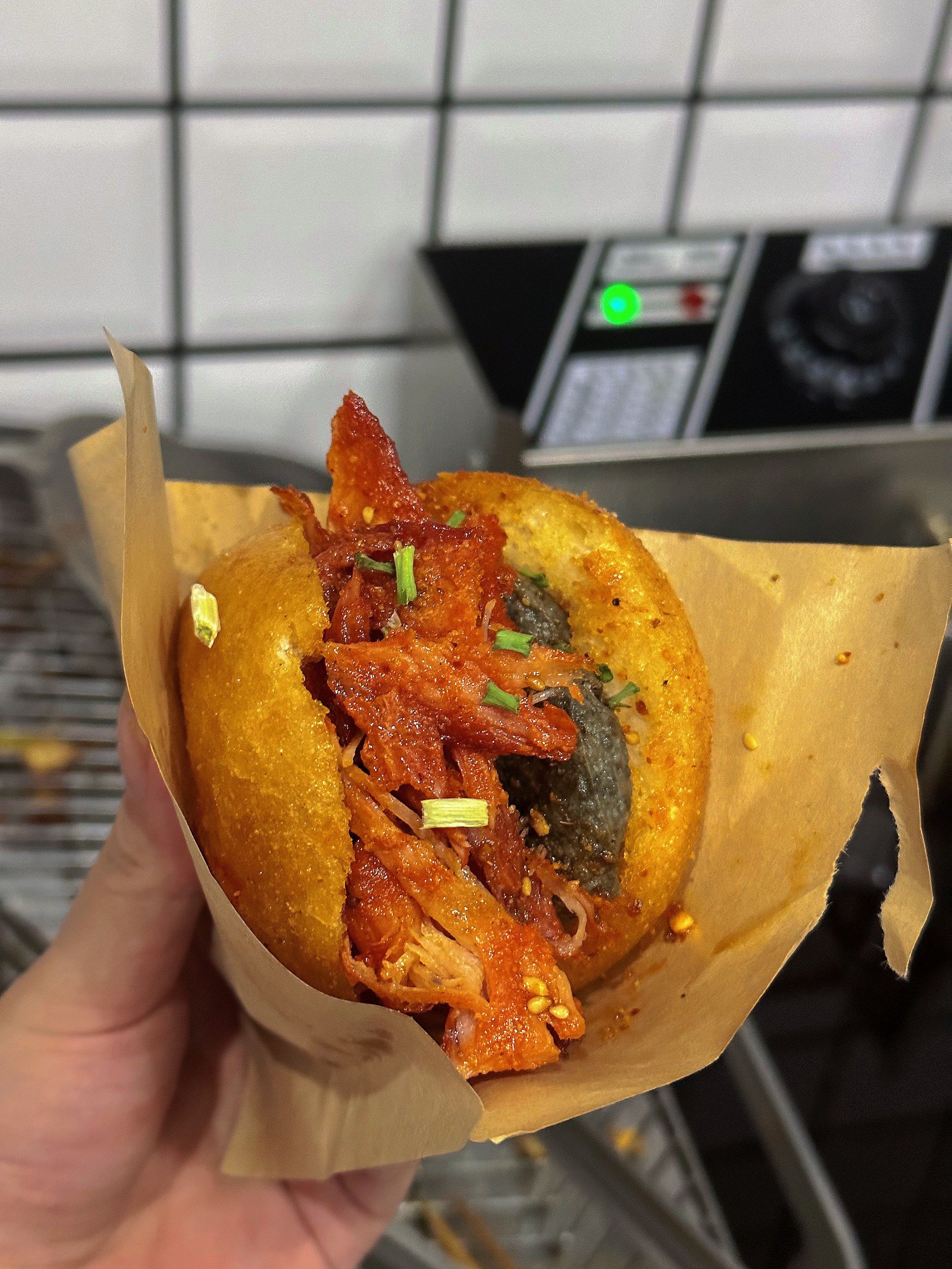 在义乌也能吃到金华馒头夹里脊肉了