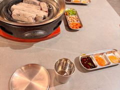 -围炉肉舍•炭烤活鳗•丹东海鲜烤肉(步行街店)