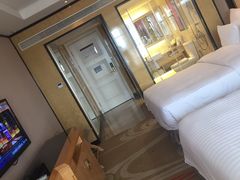 -永恒朗悦酒店(广西大学地铁站大学东路万达广场店)