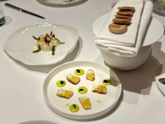 四川奥西特拉鱼子酱与大连扇贝-Le Comptoir de Pierre Gagnaire