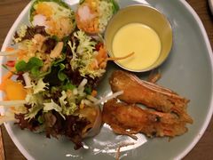 酥炸老虎虾香芒米纸卷配榴莲汁-CHINCHIN 青青·泰国料理(万象食家店)