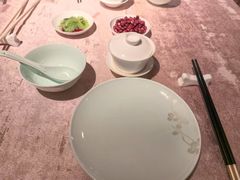 餐具摆设-金陵饭店·梅苑