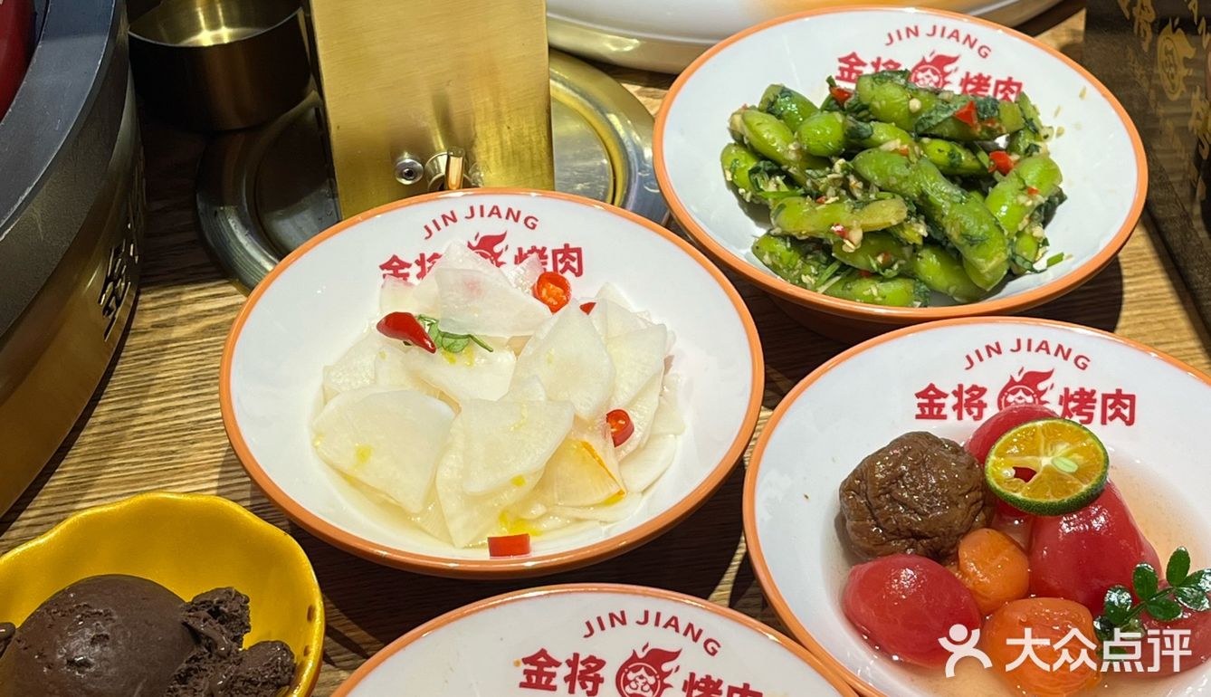 这家烤肉还挺火🔥
