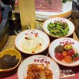 这家烤肉还挺火🔥