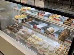 面包甜点陈列柜-红房子西菜馆(淮海中路店)