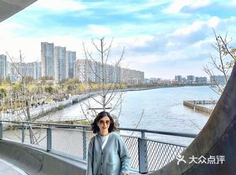 秋高气爽，冷空气还未到，赶紧出门走走，沿着徐汇滨江去