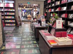 -钟书阁(松江泰晤士小镇店)