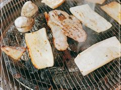 -围炉肉舍•炭烤活鳗•丹东海鲜烤肉(步行街店)