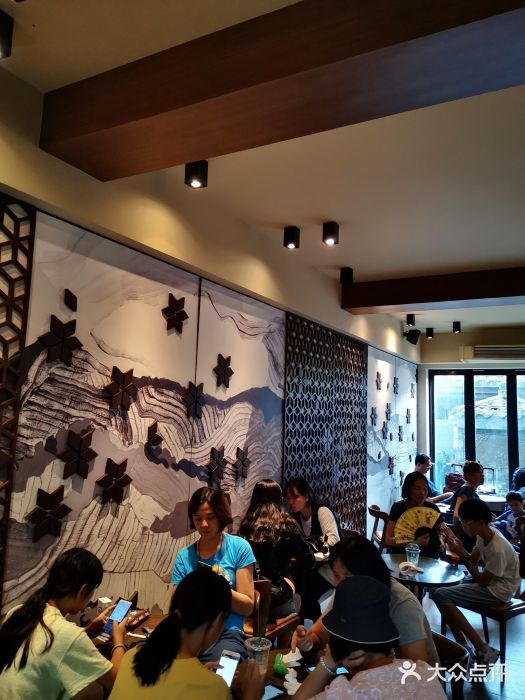 星巴克臻选(成都宽窄巷子店)大堂图片