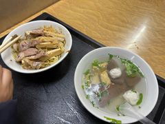 -松树干拌面店