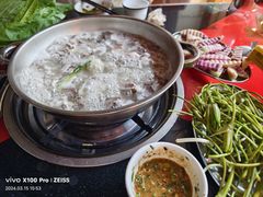 -老石黑山羊毛驴肉火锅(金凯广场店)