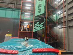 -极限PLAY运动娱乐新世界·团建派对潮玩休闲馆·室内蹦极高空游乐园