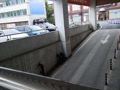 -吾悦生活广场上海飞航店-地下停车场