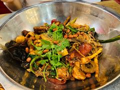 -愉肴麻辣香锅(中山路店)