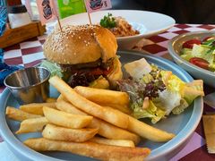 -鲨鱼美式餐厅酒吧Sharky