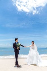 -现代经典婚纱摄影