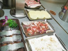 -围炉肉舍•炭烤活鳗•丹东海鲜烤肉(步行街店)