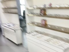 -视野联行眼镜•蔡司•依视路(温江店)