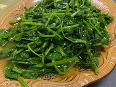 炒豌豆尖-李幺师鱼馆